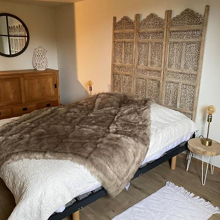 Le Logis Des Chenes, Superbe Bungalow Dans Quartier Residentiel Proche De Namur Wépion Esterno foto